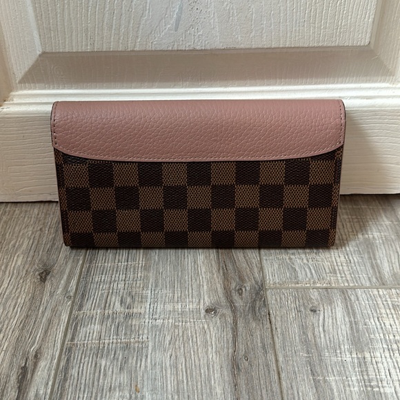 Louis Vuitton Sarah Wallet - Picture 3 of 11